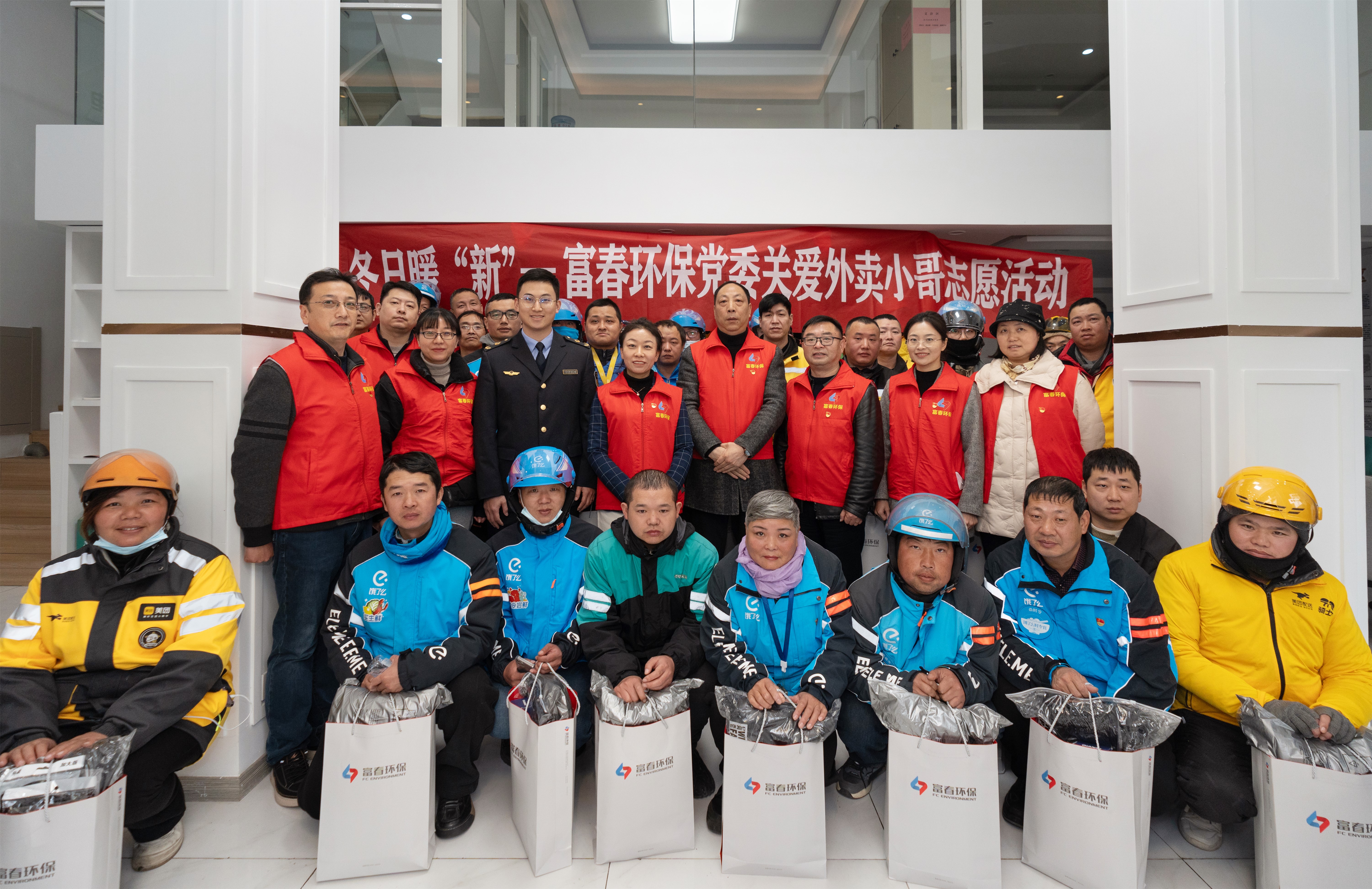 ����ů���¡� ����������ʱ������ί��չ�ذ�����С����Ը�˶�